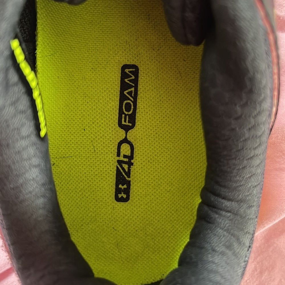 Size 10 under armour womens sneakers in excellent condition! - Picture 5 of 6